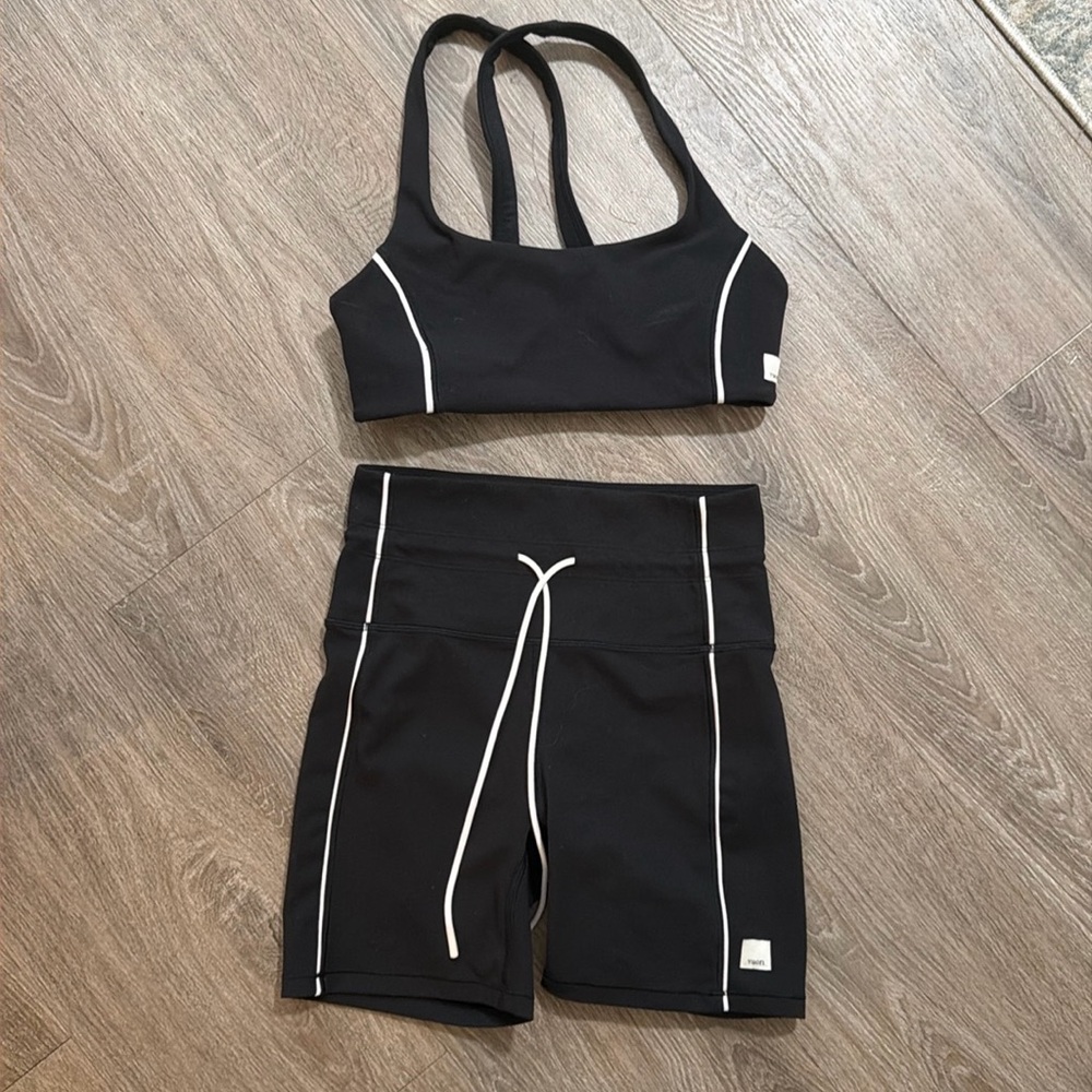 Vuori black sports bra and High-Waist Bike Shorts with White Piping XS
